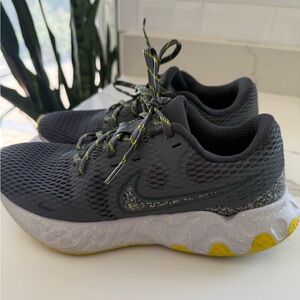 NWOT Nike Renew Ride 2 Gray Sneakers